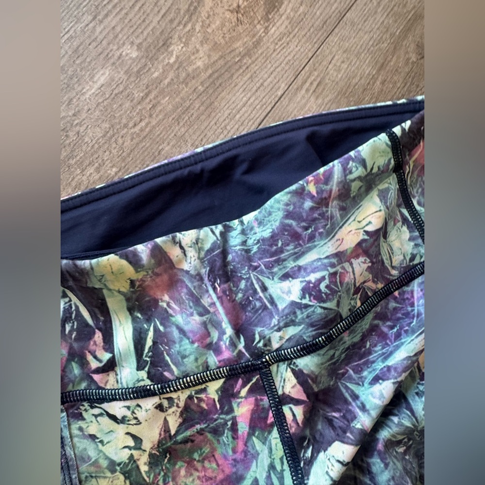 Lululemon Multicolor Patterned Cropped Leggings - image 8